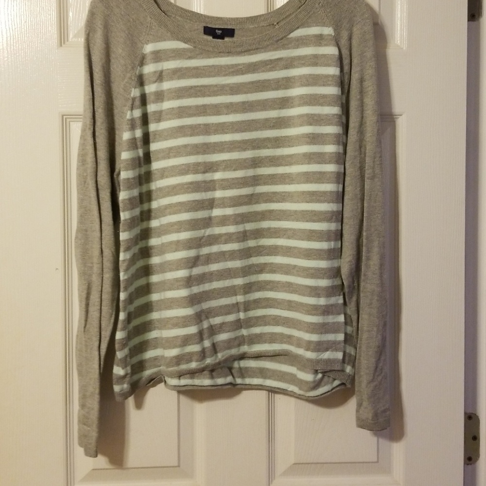 GAP sweater